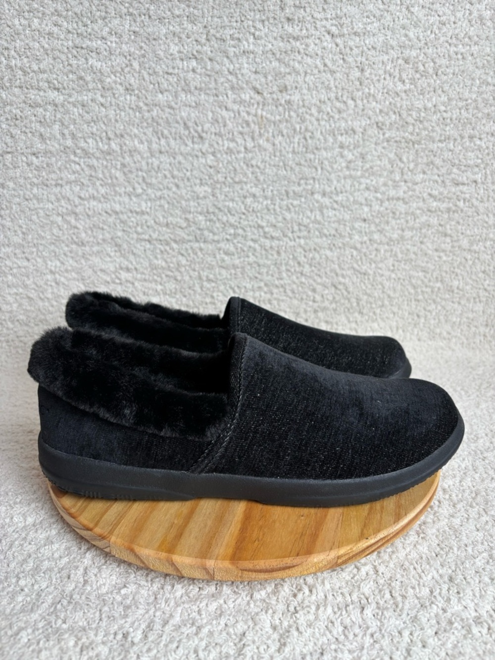 Vionic Shoes Womens 10 Black Clare Faux Fur Slippers Hard Sole Arch Support
